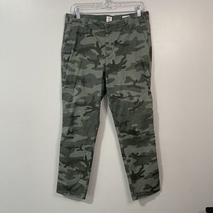 Gap Women’s Size 10 Girlfriend Chinos In Green Camo Straight Pants